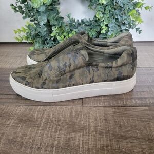 J/Slides NYC Camo Slip On Leather Sneakers Womens Size 7.5
